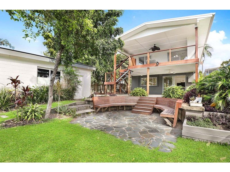 25 Oloway Crescent, Alexandra Headland QLD 4572