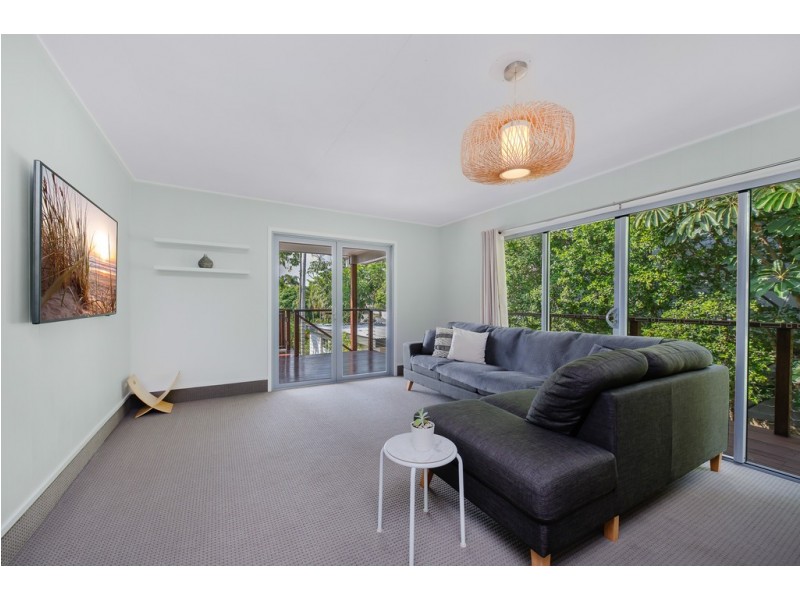 25 Oloway Crescent, Alexandra Headland QLD 4572