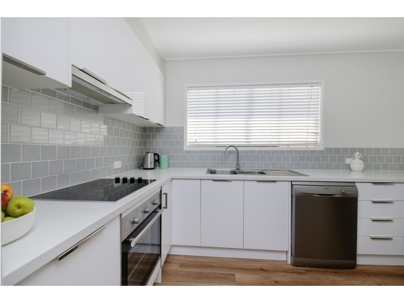 25 Oloway Crescent, Alexandra Headland QLD 4572