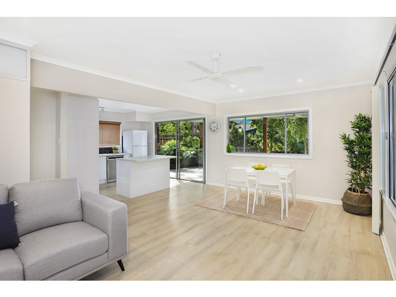25 Oloway Crescent, Alexandra Headland QLD 4572