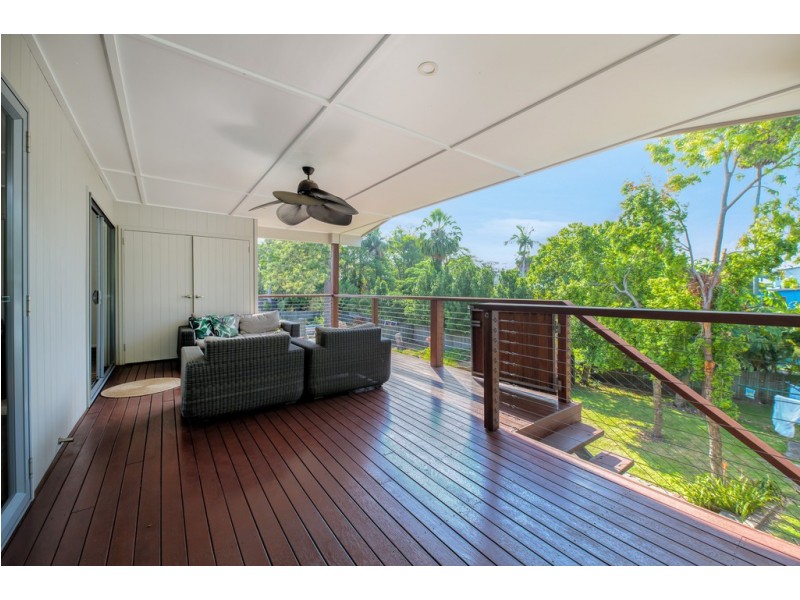 25 Oloway Crescent, Alexandra Headland QLD 4572