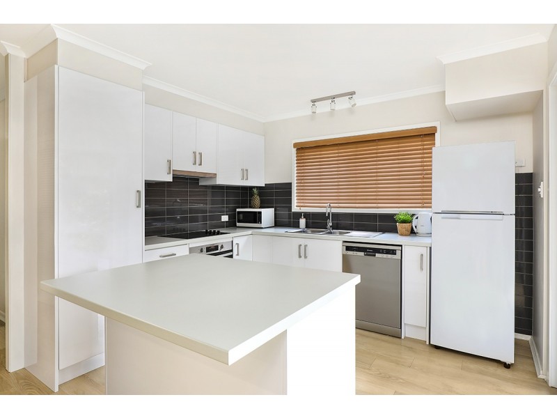 25 Oloway Crescent, Alexandra Headland QLD 4572
