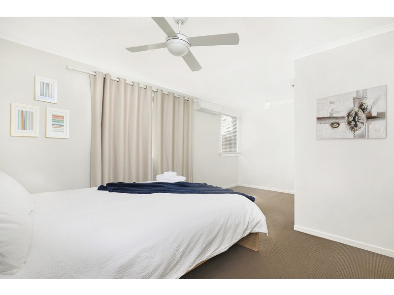 25 Oloway Crescent, Alexandra Headland QLD 4572
