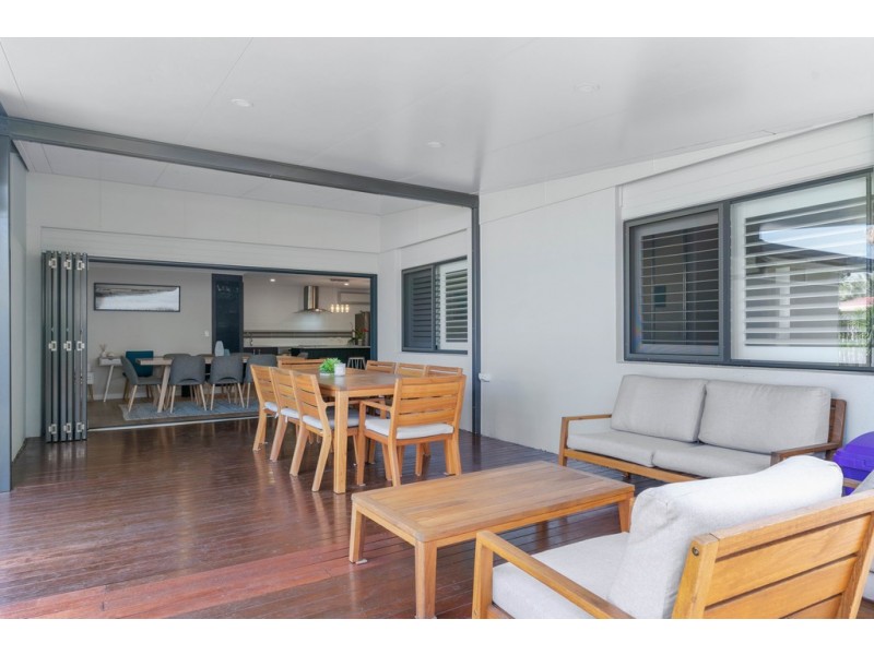 69 Point Cartwright Dr, Buddina QLD 4575