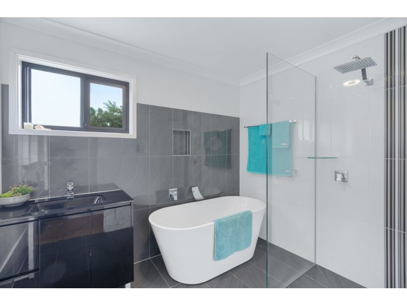 69 Point Cartwright Dr, Buddina QLD 4575