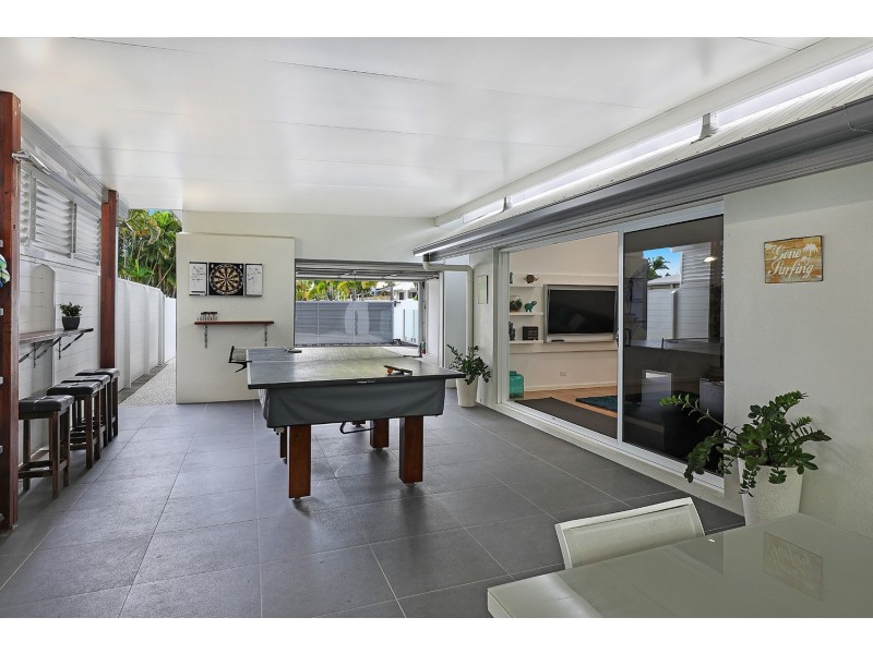 17 Admiralty Drive, Alexandra Headland QLD 4572