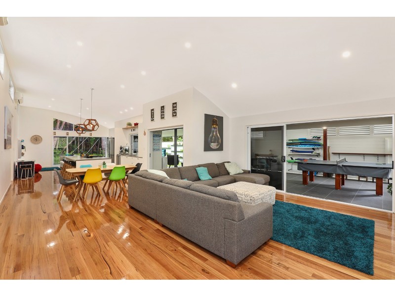 17 Admiralty Drive, Alexandra Headland QLD 4572