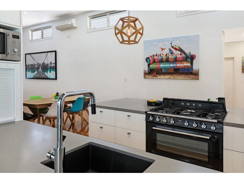 17 Admiralty Drive, Alexandra Headland QLD 4572