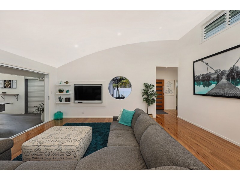 17 Admiralty Drive, Alexandra Headland QLD 4572