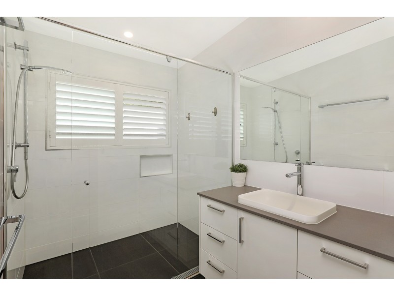 17 Admiralty Drive, Alexandra Headland QLD 4572