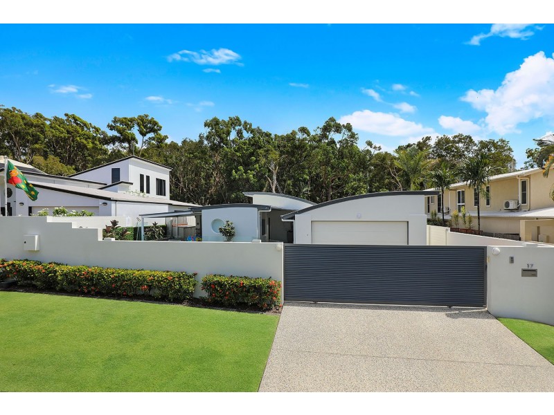 17 Admiralty Drive, Alexandra Headland QLD 4572