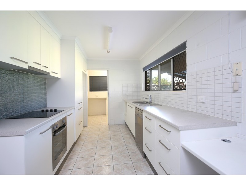39 Lawrence Street, Mooloolaba QLD 4557