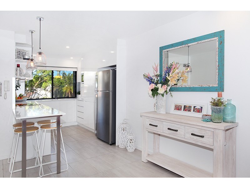 2/10 Buderim Avenue, Alexandra Headland QLD 4572