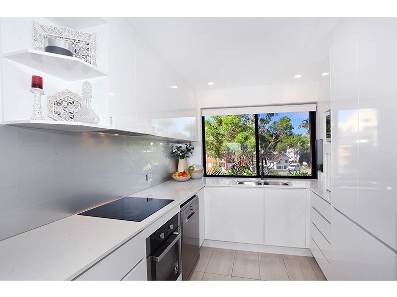 2/10 Buderim Avenue, Alexandra Headland QLD 4572