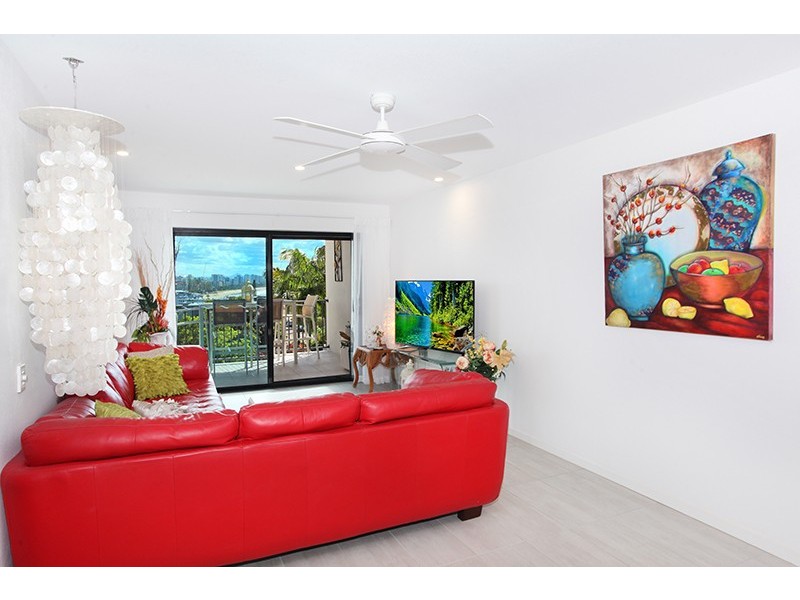 2/10 Buderim Avenue, Alexandra Headland QLD 4572