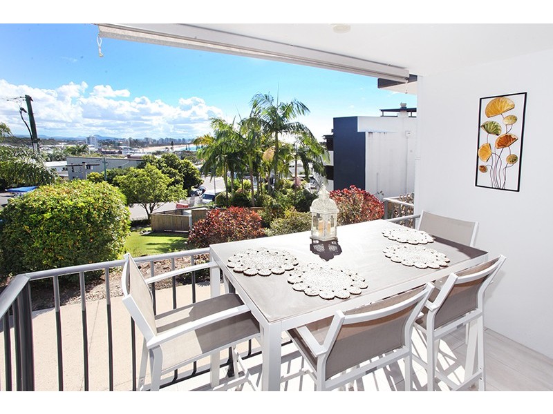 2/10 Buderim Avenue, Alexandra Headland QLD 4572