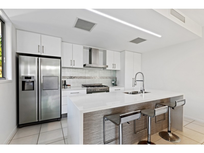 8/80 North Shore Road, Twin Waters QLD 4564