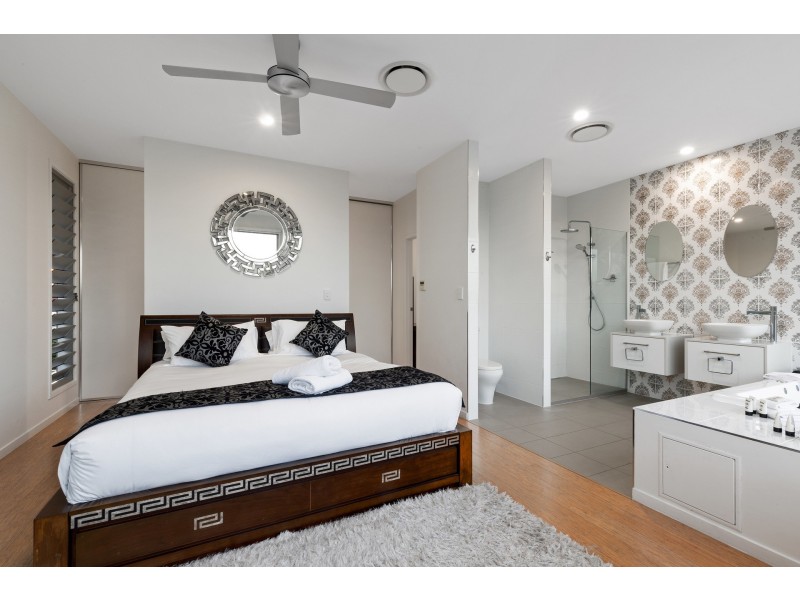 8/80 North Shore Road, Twin Waters QLD 4564