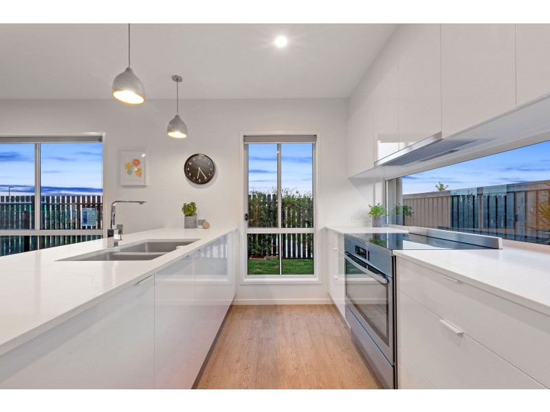 2 Amber Place, Palmview QLD 4553