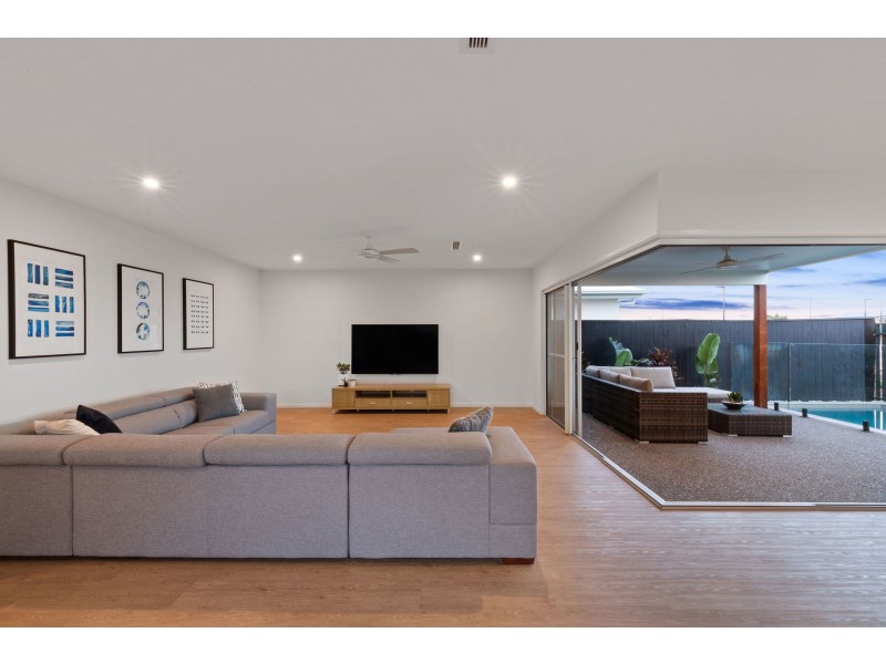 2 Amber Place, Palmview QLD 4553