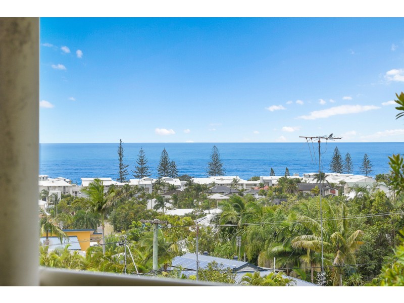 7 Yakola Parade, Alexandra Headland QLD 4572