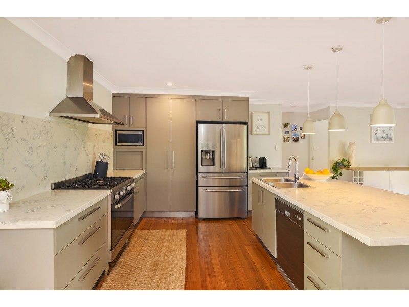 54 Aurora Place, Valdora QLD 4561