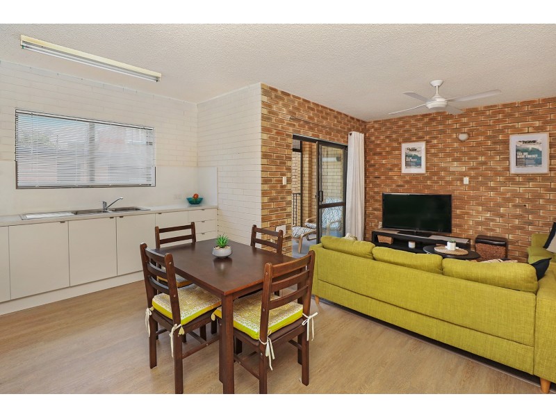 4/8 Memorial Avenue, Maroochydore QLD 4558