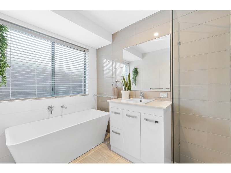 25 Fernleigh Crescent, Mountain Creek QLD 4557