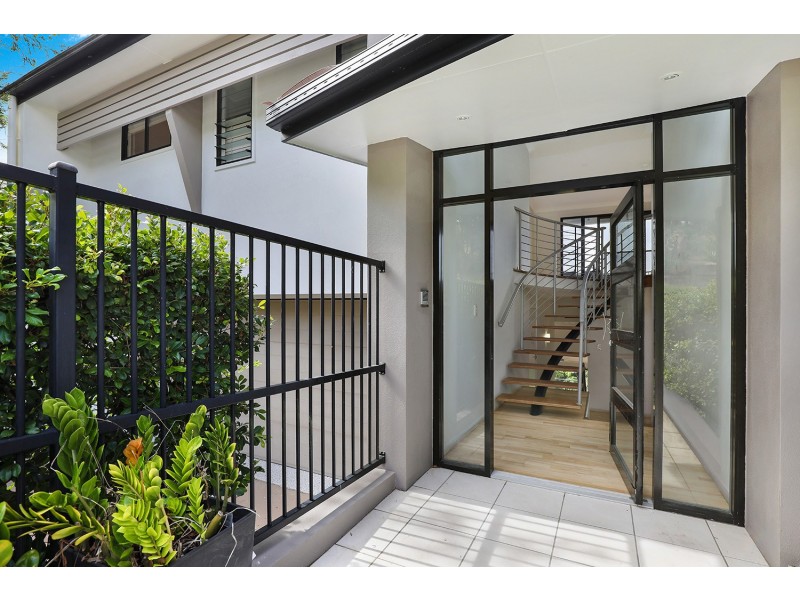 20 Yakola Parade, Alexandra Headland QLD 4572