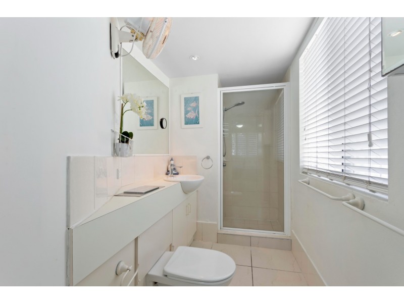 1/15-17 Boolarong Crescent, Alexandra Headland QLD 4572