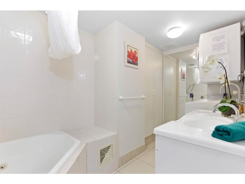 1/15-17 Boolarong Crescent, Alexandra Headland QLD 4572