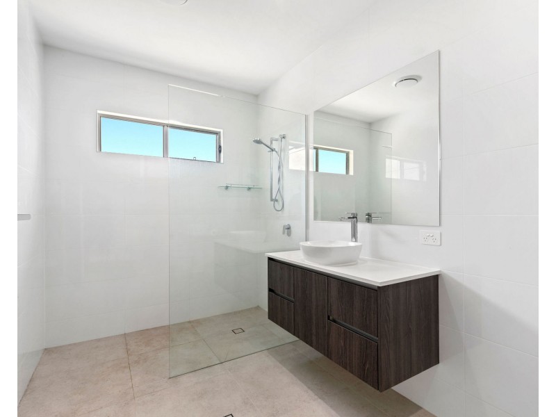 1 & 2/60 Toral Drive, Buderim QLD 4556