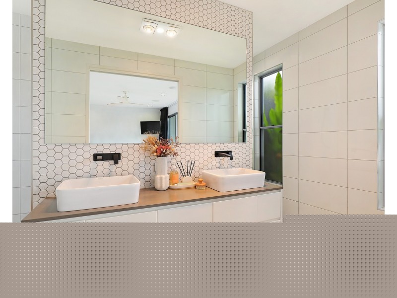 27 Hamilton Close, Mooloolah Valley QLD 4553