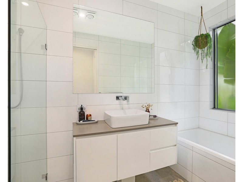 27 Hamilton Close, Mooloolah Valley QLD 4553