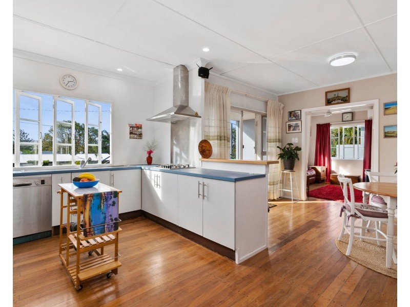 13 Bega Street, Burnside QLD 4560