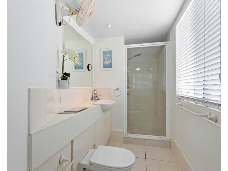 1/15-17 Boolarong Crescent, Alexandra Headland QLD 4572