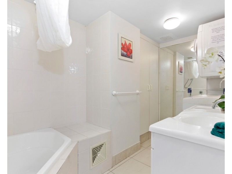 1/15-17 Boolarong Crescent, Alexandra Headland QLD 4572