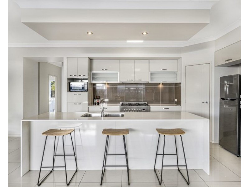 7 Blade Court, Birtinya QLD 4575