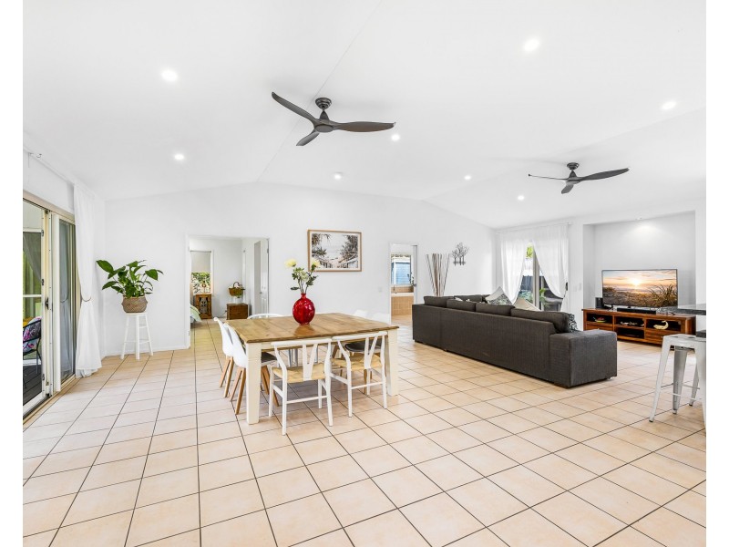 5 Satinash Place, Mudjimba QLD 4564