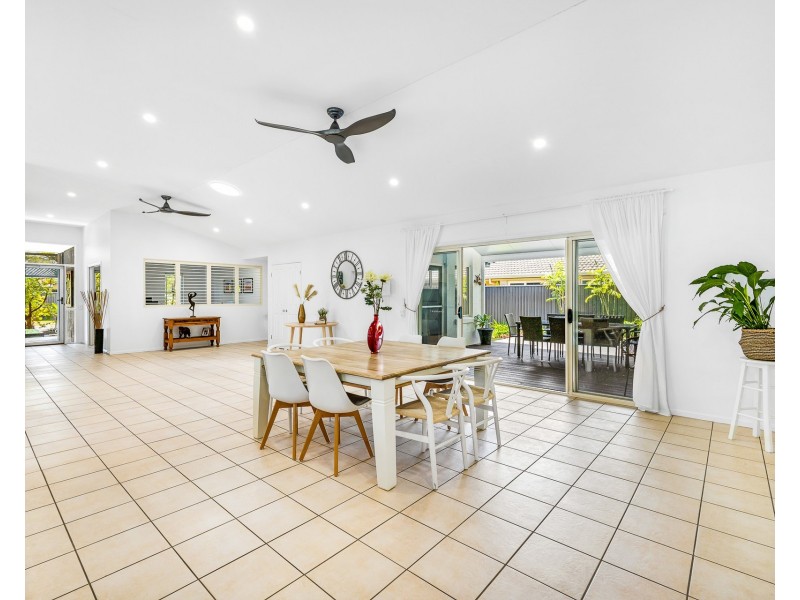 5 Satinash Place, Mudjimba QLD 4564