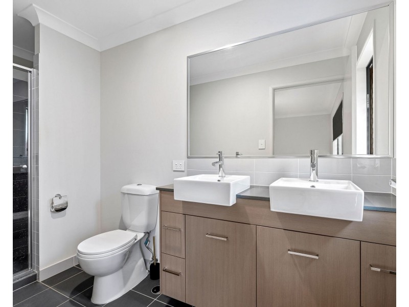 72 Flintwood Crescent, Palmview QLD 4553