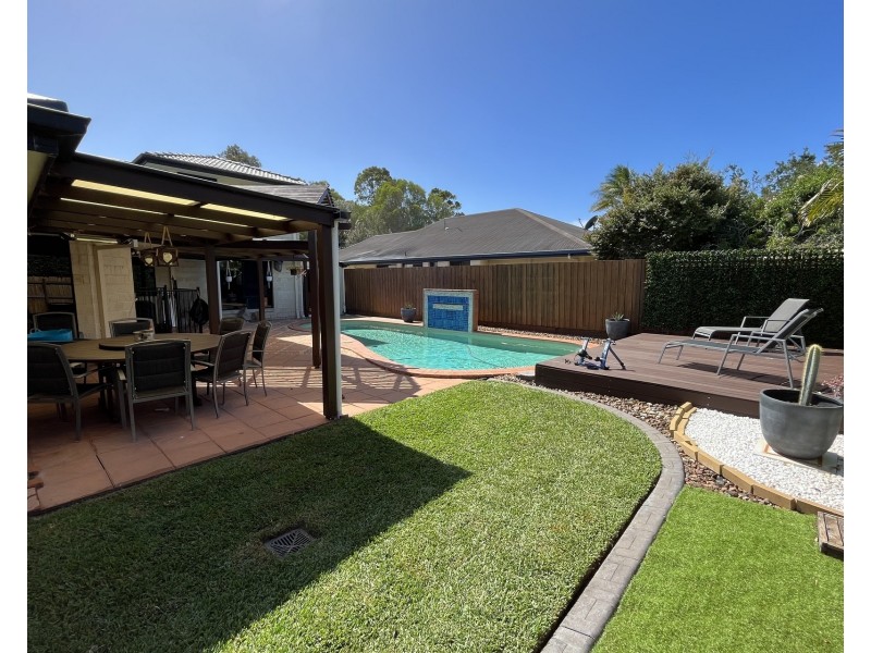 8 Coho Court, Mountain Creek QLD 4557