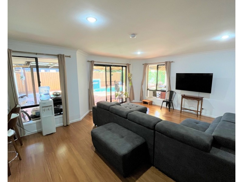 8 Coho Court, Mountain Creek QLD 4557