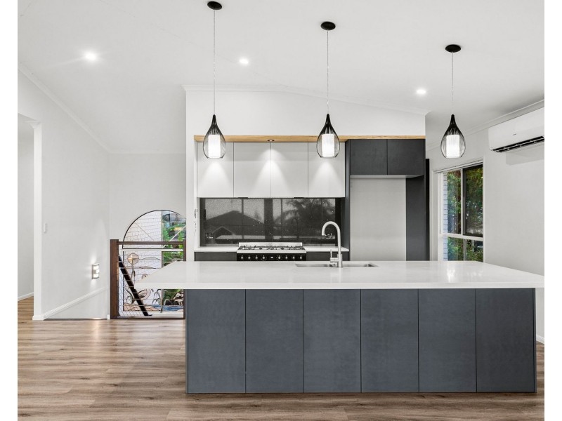 12 Ocean Crest Place, Alexandra Headland QLD 4572