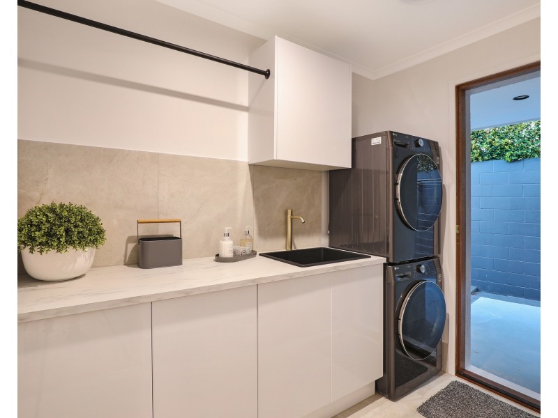 1B Molakai Drive, Mountain Creek QLD 4557