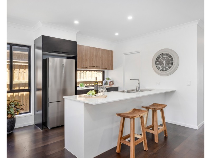 4 Valley Crescent, Palmview QLD 4553