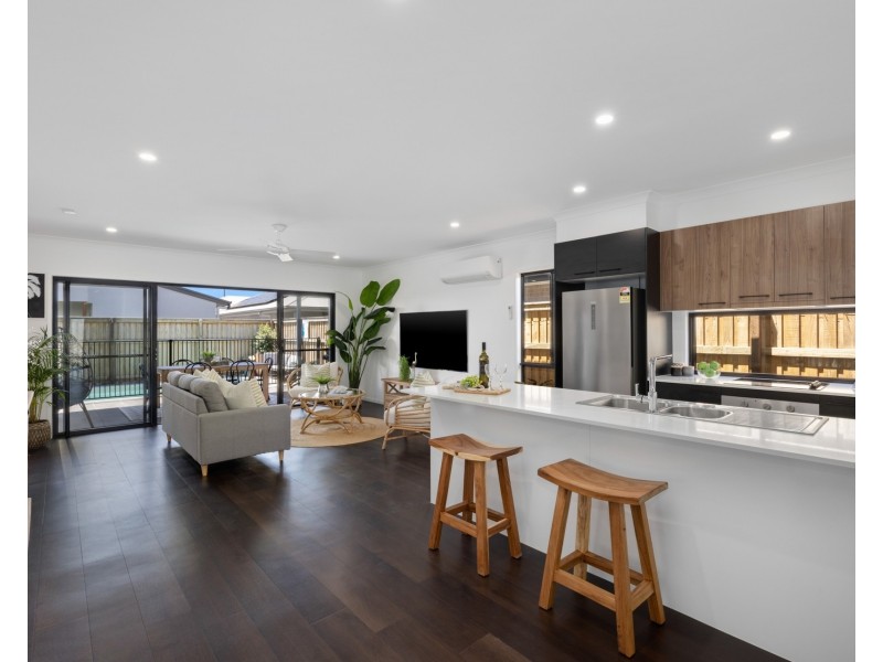 4 Valley Crescent, Palmview QLD 4553