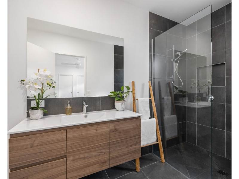 4 Valley Crescent, Palmview QLD 4553