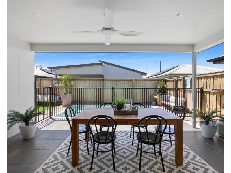 4 Valley Crescent, Palmview QLD 4553