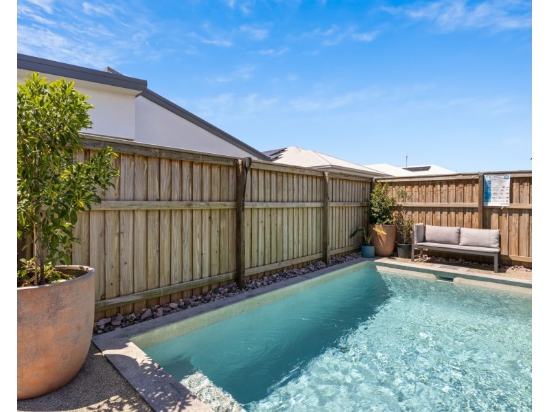 4 Valley Crescent, Palmview QLD 4553